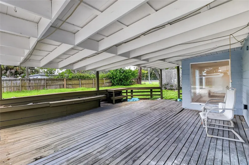 120 81ST AVENUE NE St Petersburg, FL 33702