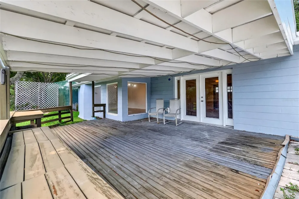 120 81ST AVENUE NE St Petersburg, FL 33702