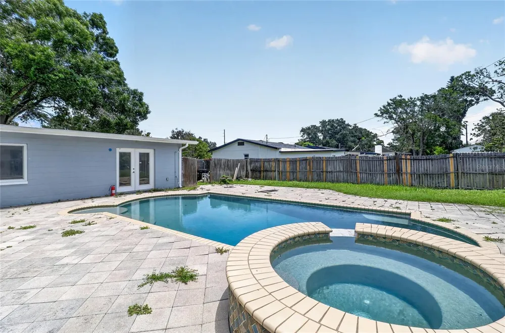 120 81ST AVENUE NE St Petersburg, FL 33702