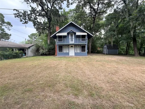 16 Hickory Hollow