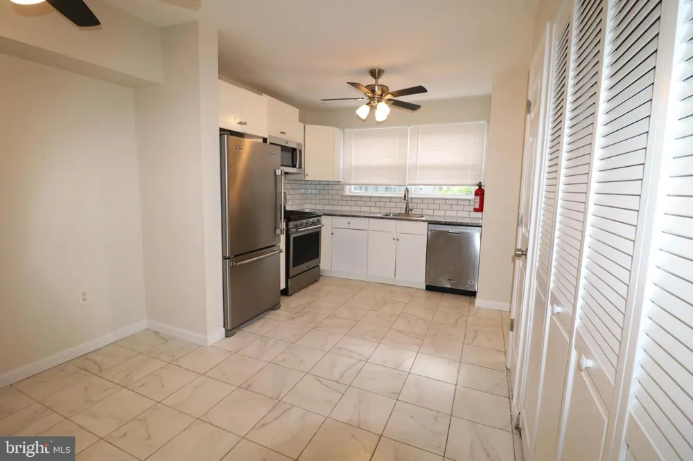 32 PIN OAK LANE Tuckerton, NJ 08087