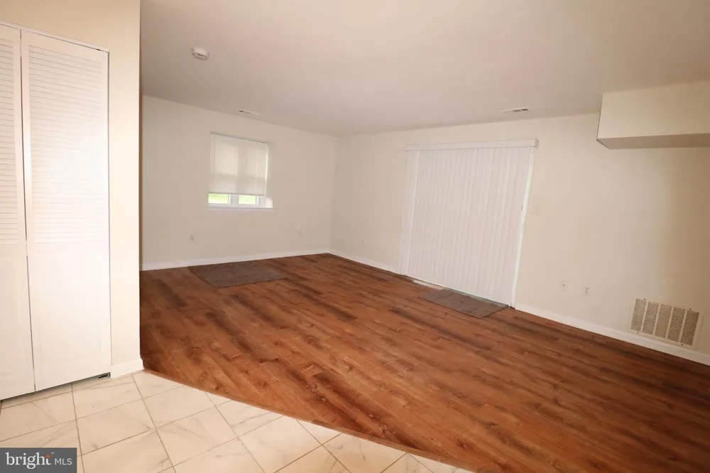 32 PIN OAK LANE Tuckerton, NJ 08087