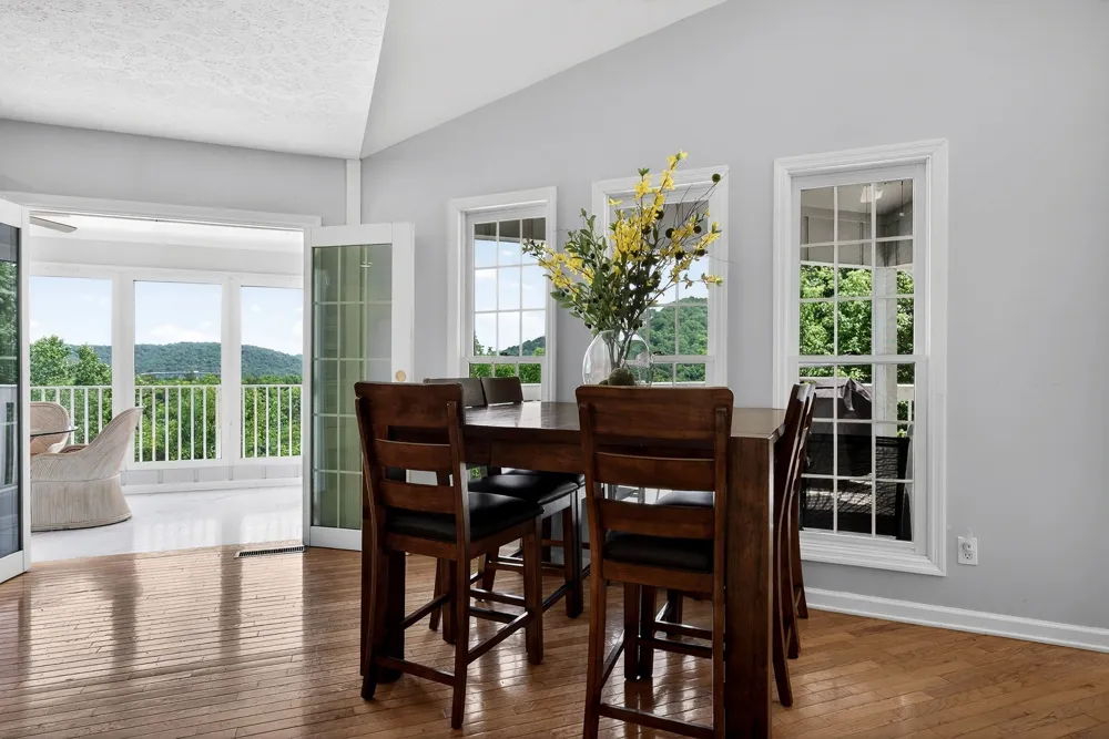 1038 Lakeside Dr Smithville, TN 37166