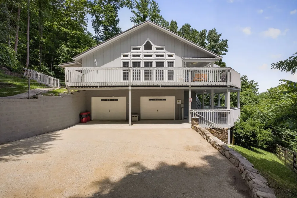 1038 Lakeside Dr Smithville, TN 37166