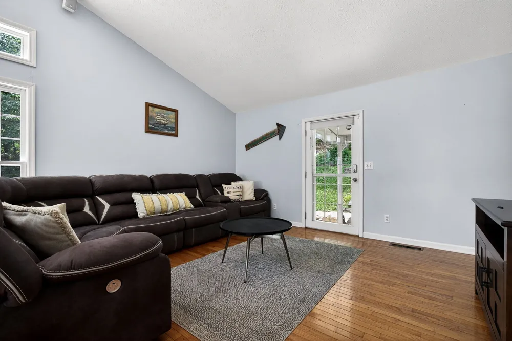 1038 Lakeside Dr Smithville, TN 37166