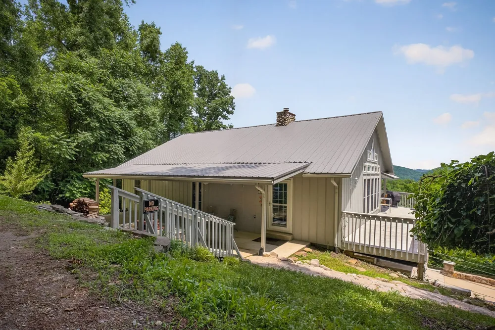 1038 Lakeside Dr Smithville, TN 37166