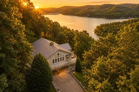 1038 Lakeside Dr