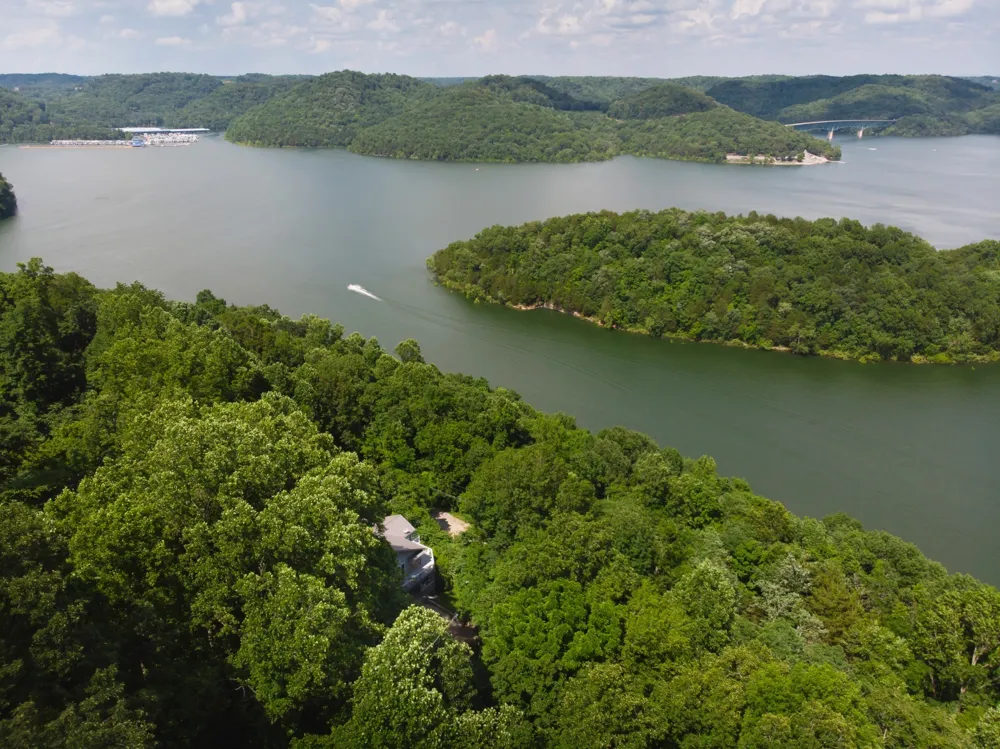 1038 Lakeside Dr Smithville, TN 37166