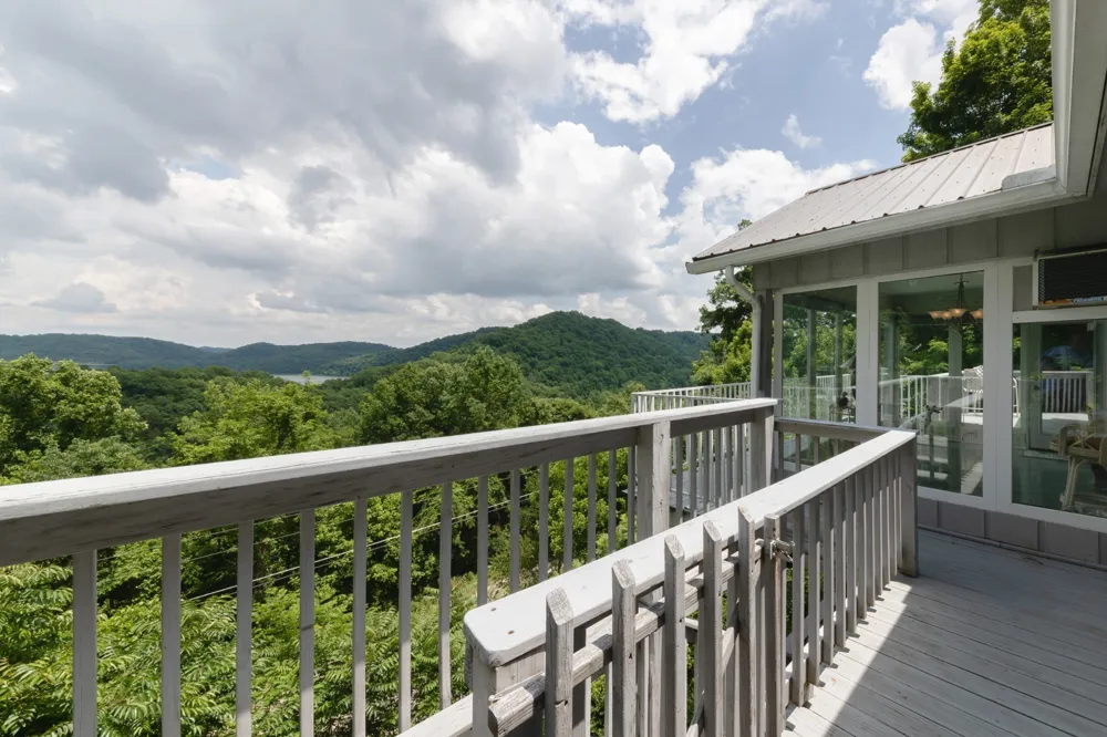 1038 Lakeside Dr Smithville, TN 37166