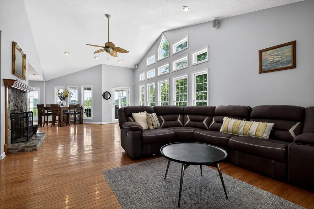1038 Lakeside Dr Smithville, TN 37166