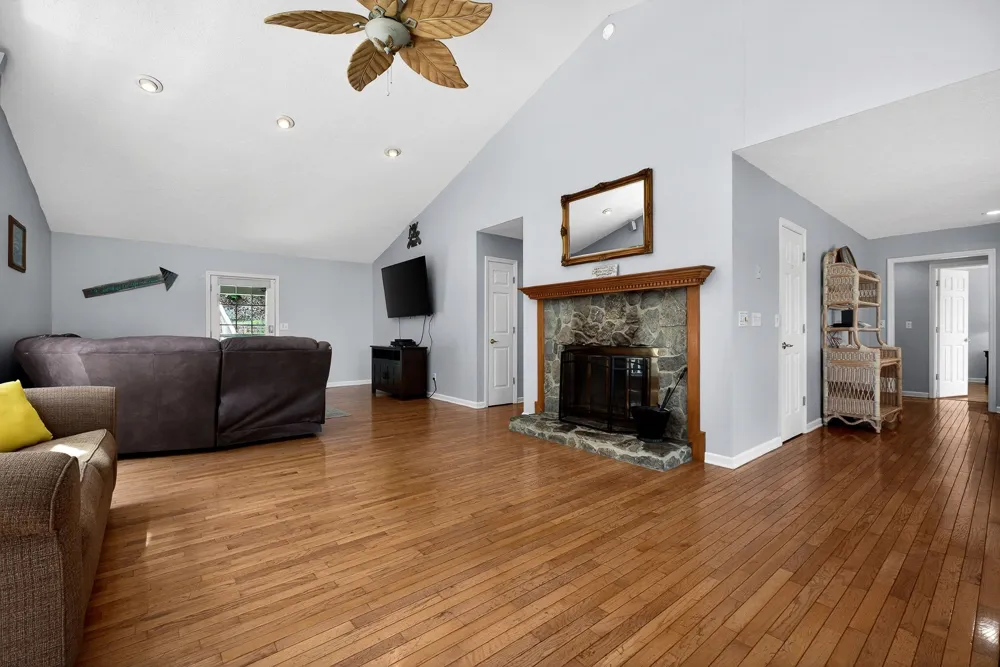 1038 Lakeside Dr Smithville, TN 37166