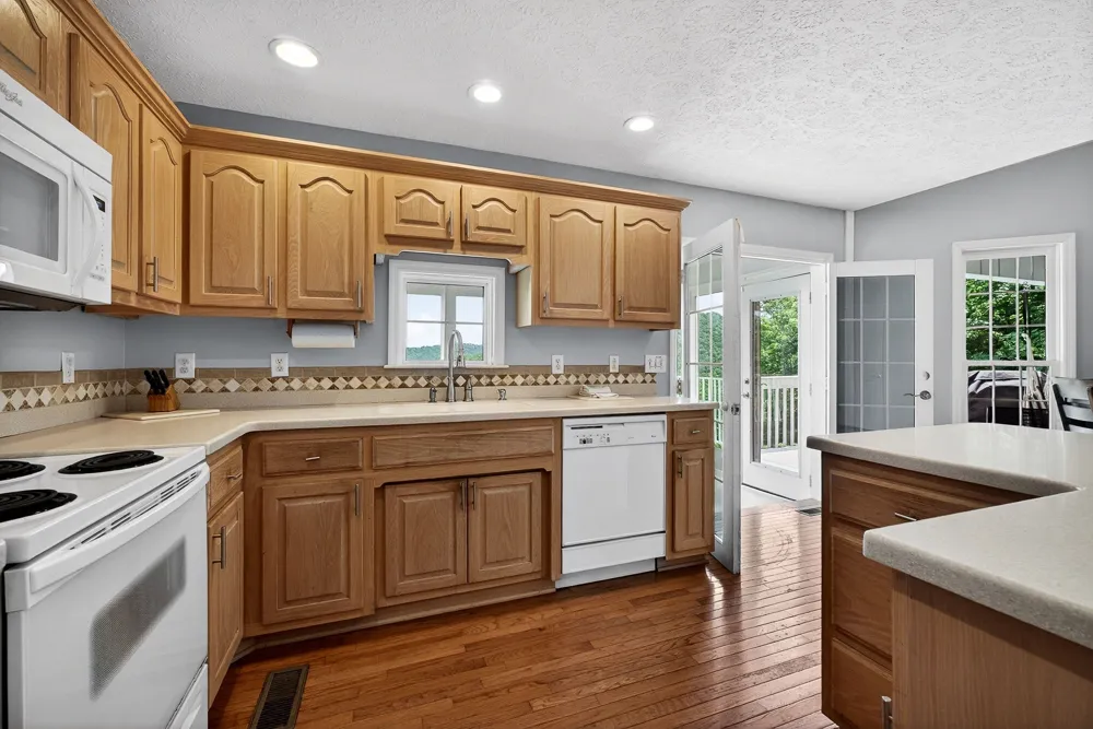 1038 Lakeside Dr Smithville, TN 37166