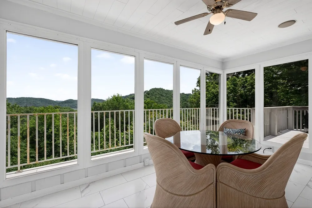 1038 Lakeside Dr Smithville, TN 37166