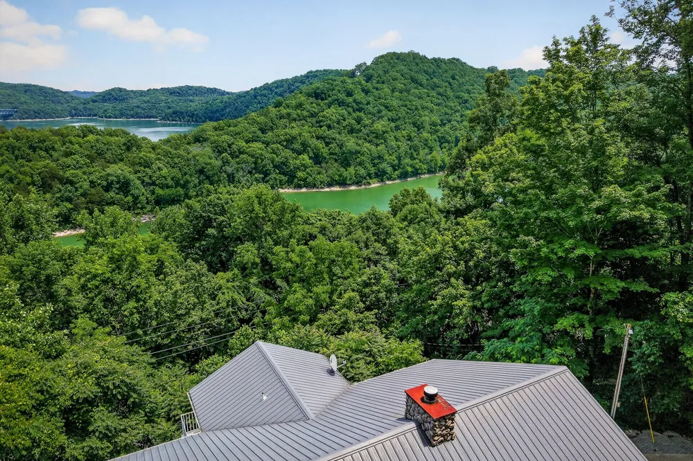 1038 Lakeside Dr Smithville, TN 37166