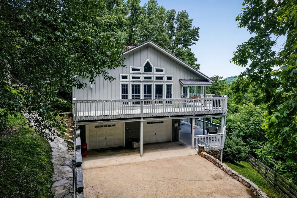 1038 Lakeside Dr Smithville, TN 37166
