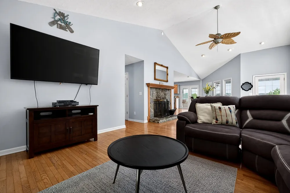1038 Lakeside Dr Smithville, TN 37166