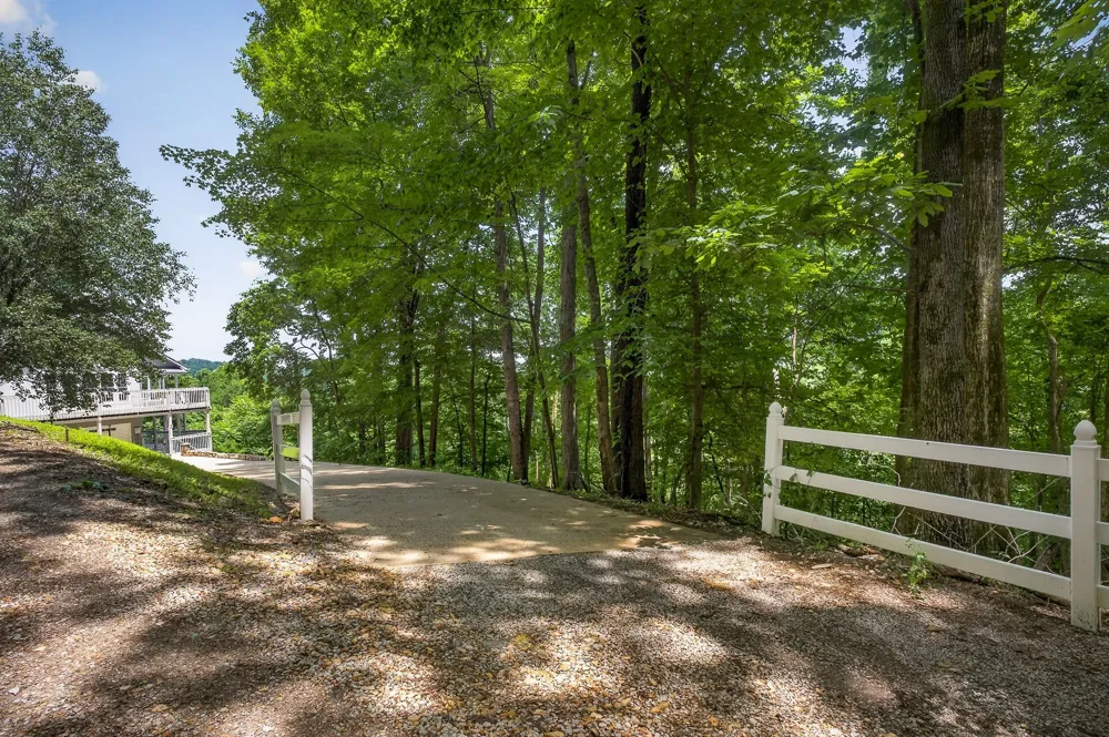 1038 Lakeside Dr Smithville, TN 37166