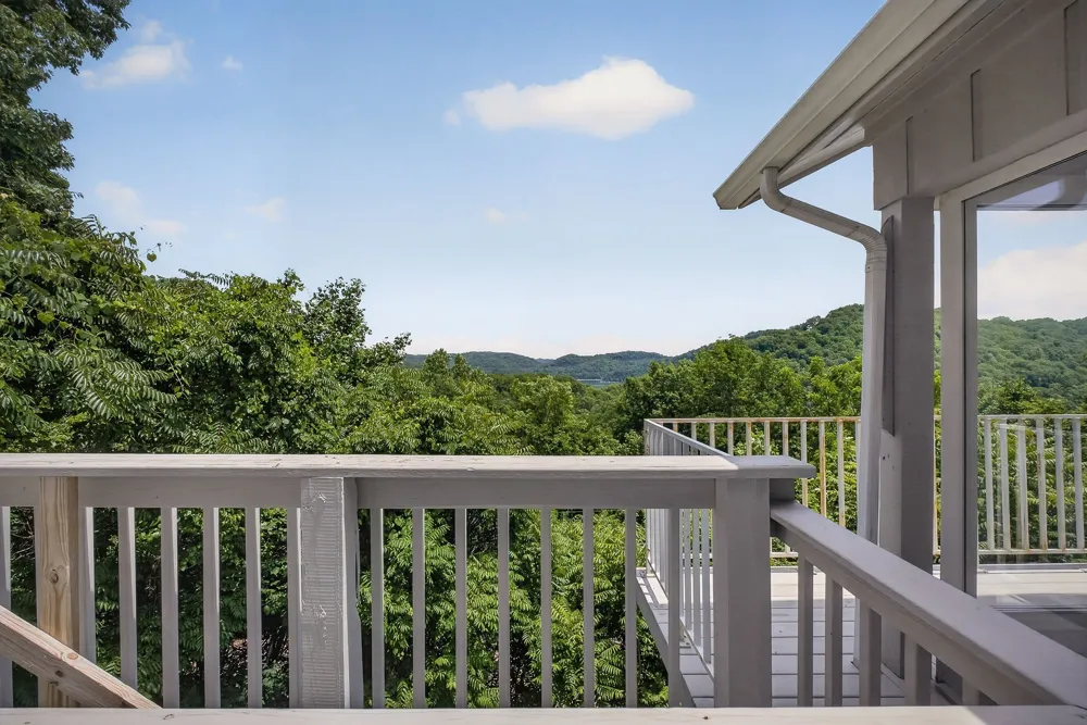 1038 Lakeside Dr Smithville, TN 37166