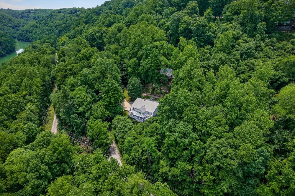 1038 Lakeside Dr Smithville, TN 37166