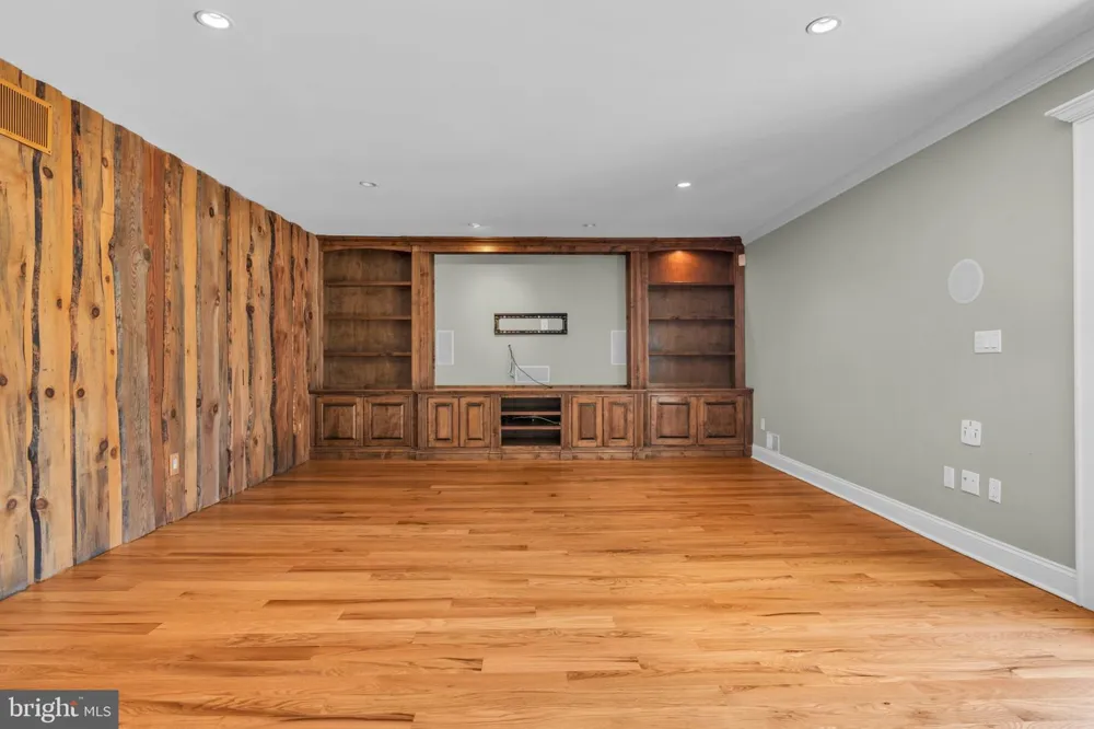 83 DAUM ROAD Manalapan, NJ 07726