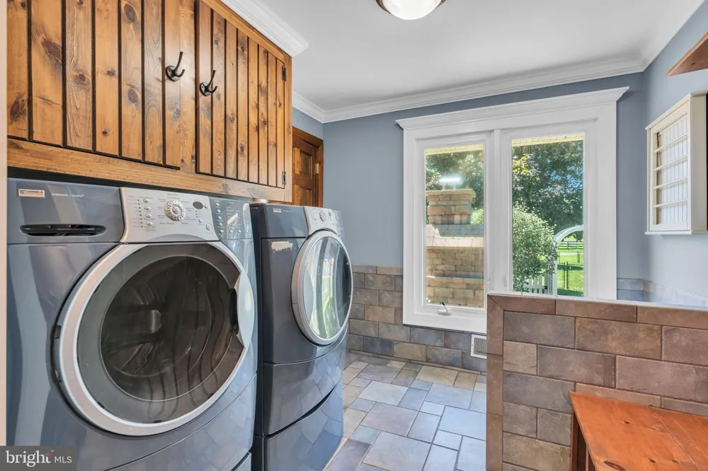 83 DAUM ROAD Manalapan, NJ 07726
