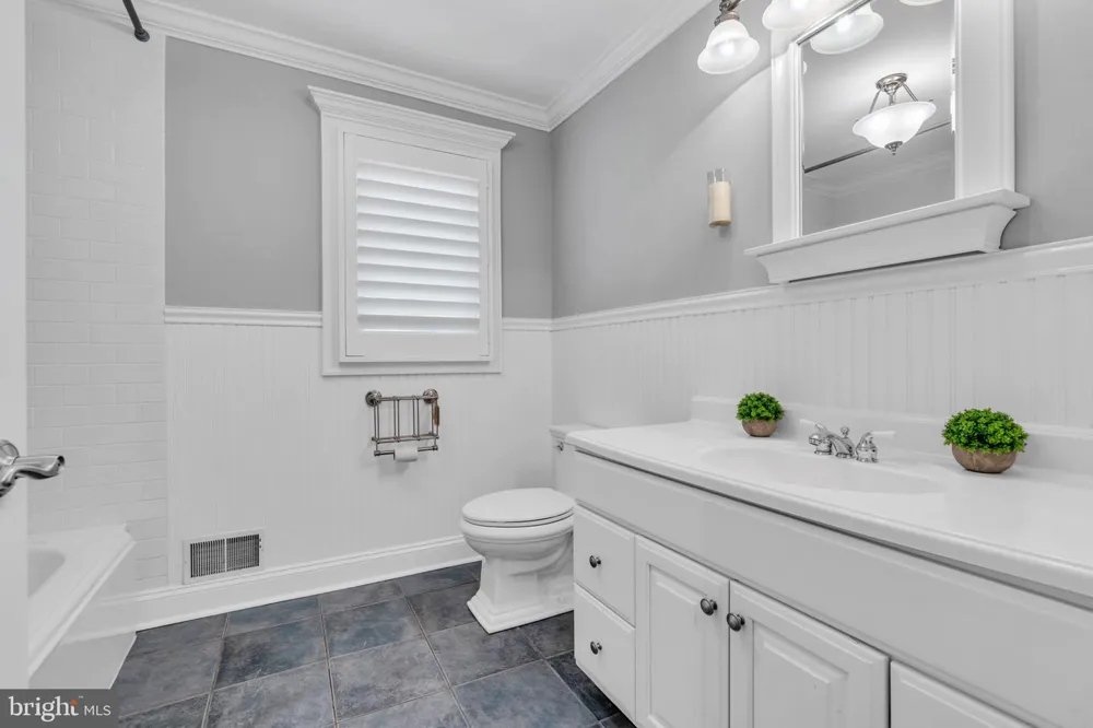 83 DAUM ROAD Manalapan, NJ 07726