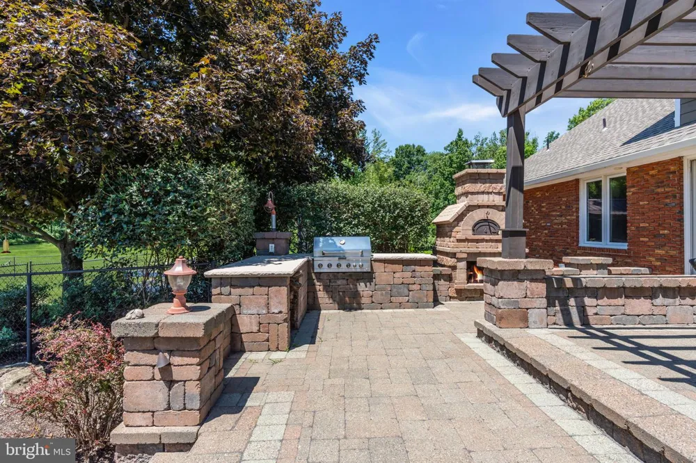 83 DAUM ROAD Manalapan, NJ 07726
