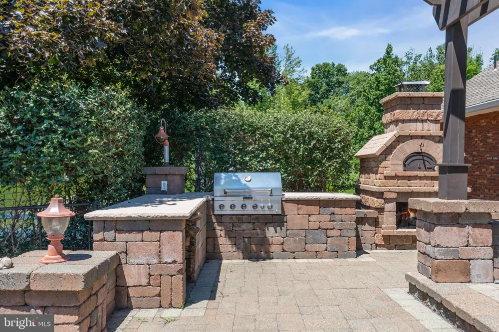 83 DAUM ROAD Manalapan, NJ 07726