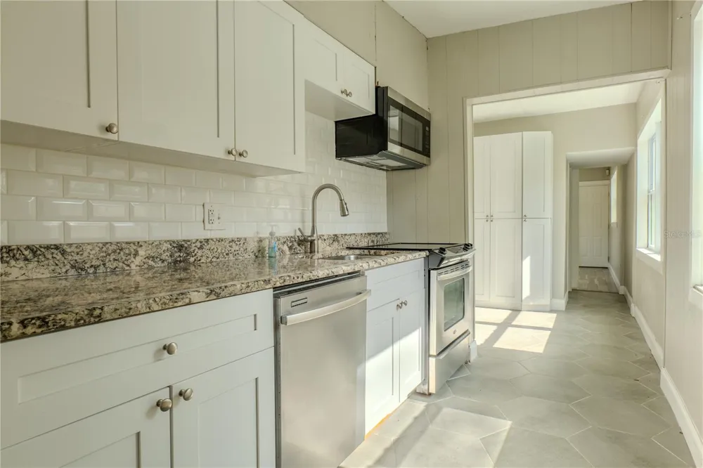 2553 18TH AVENUE St Petersburg, FL 33713