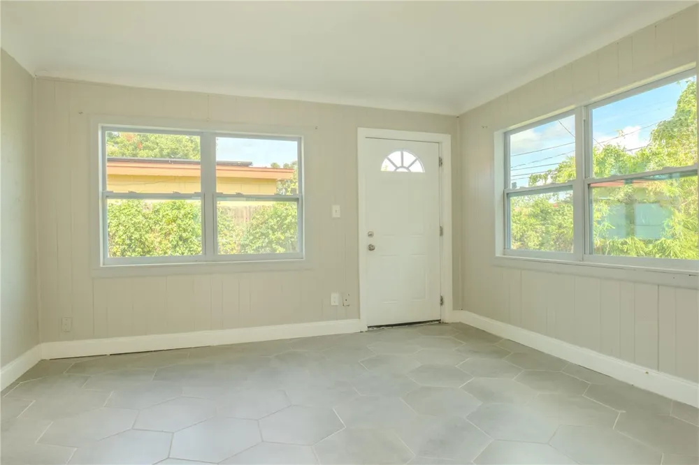 2553 18TH AVENUE St Petersburg, FL 33713