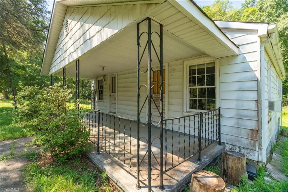 5650 Waller Road Pfafftown, NC 27040