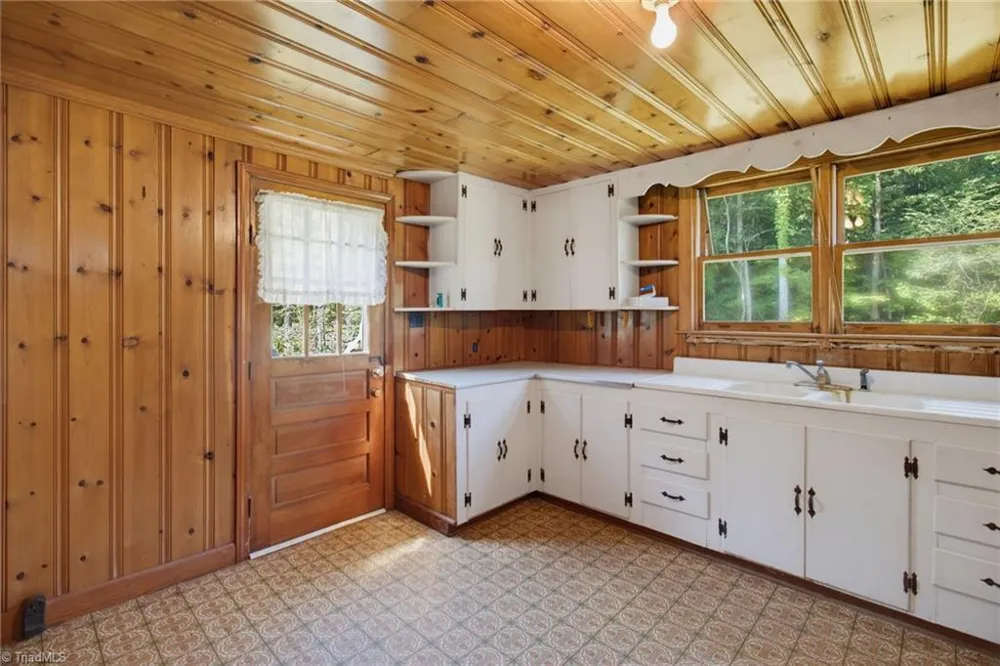 5650 Waller Road Pfafftown, NC 27040