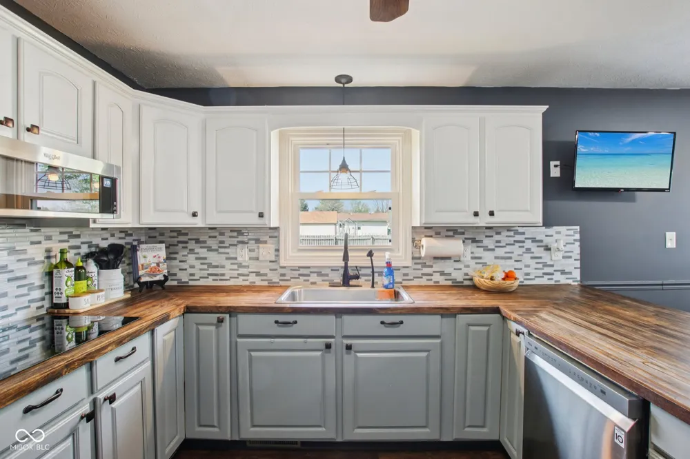 1694 Williamsburg Lane Franklin, IN 46131