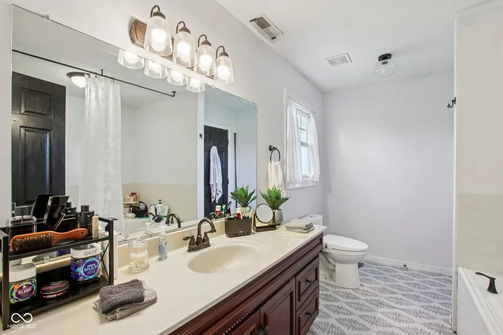 1694 Williamsburg Lane Franklin, IN 46131