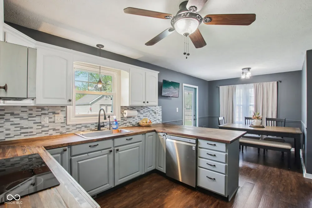 1694 Williamsburg Lane Franklin, IN 46131