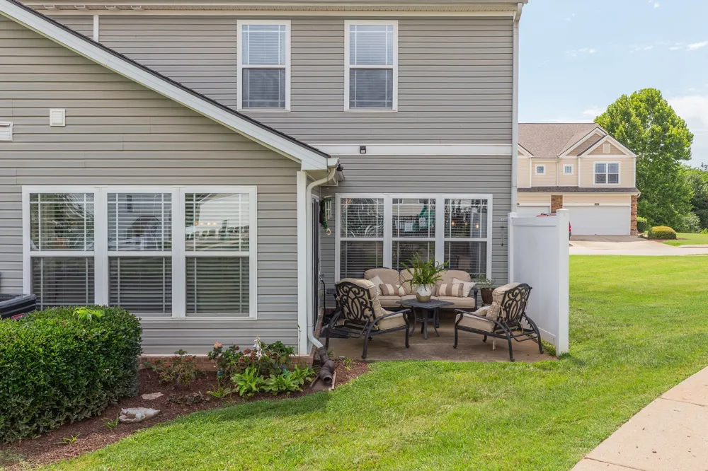 1055 Somerset Springs Dr Spring Hill, TN 37174