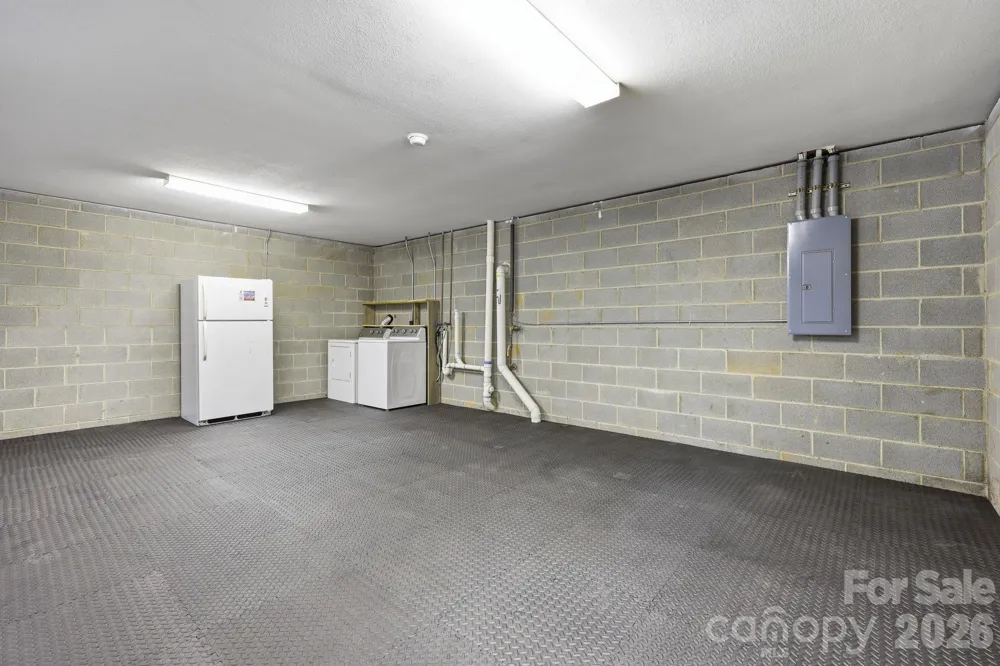320 Meadowbrook Drive Canton, NC 28716
