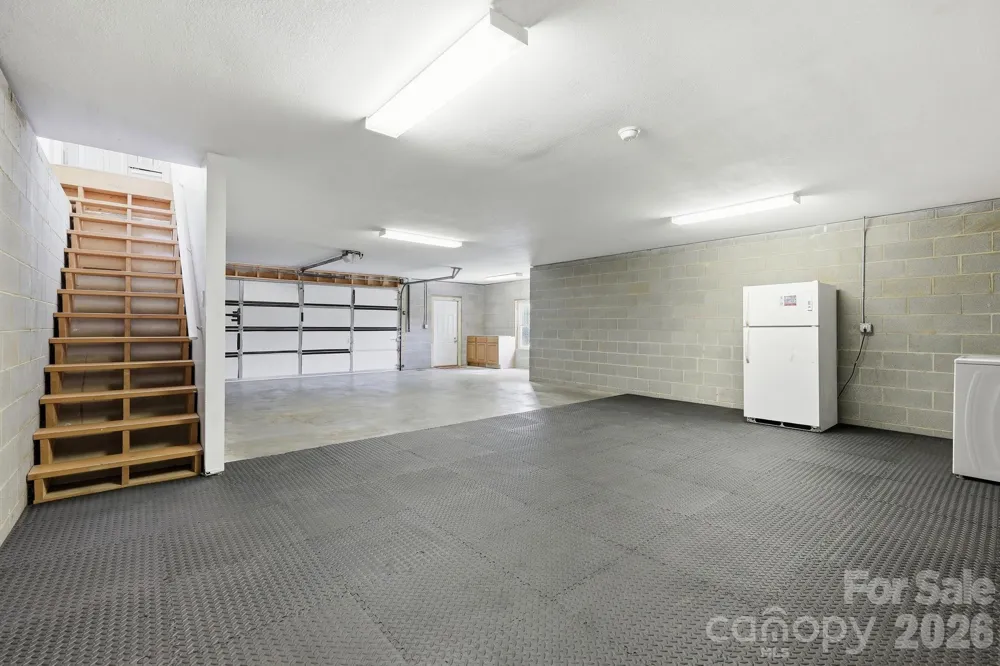 320 Meadowbrook Drive Canton, NC 28716