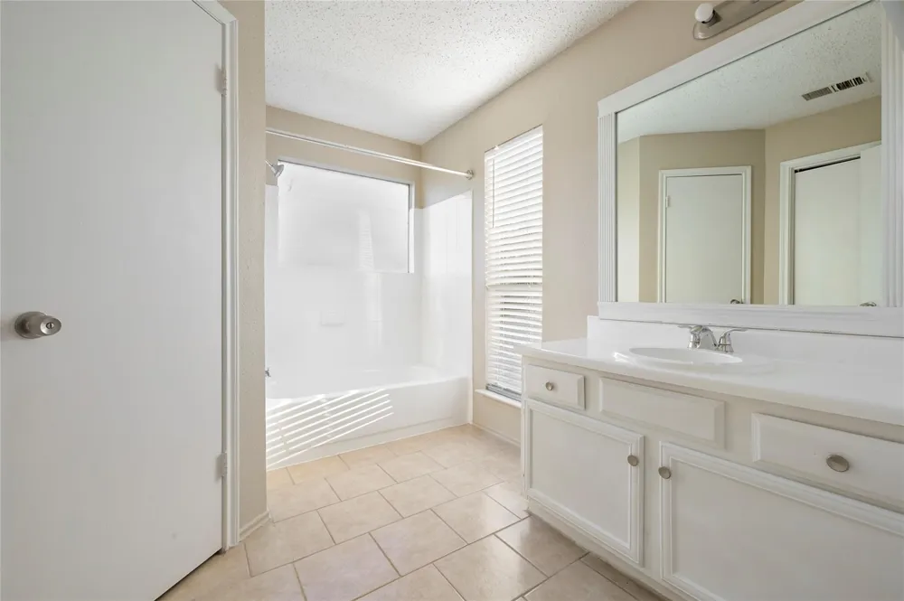 3479 Rockrill Drive Houston, TX 77045