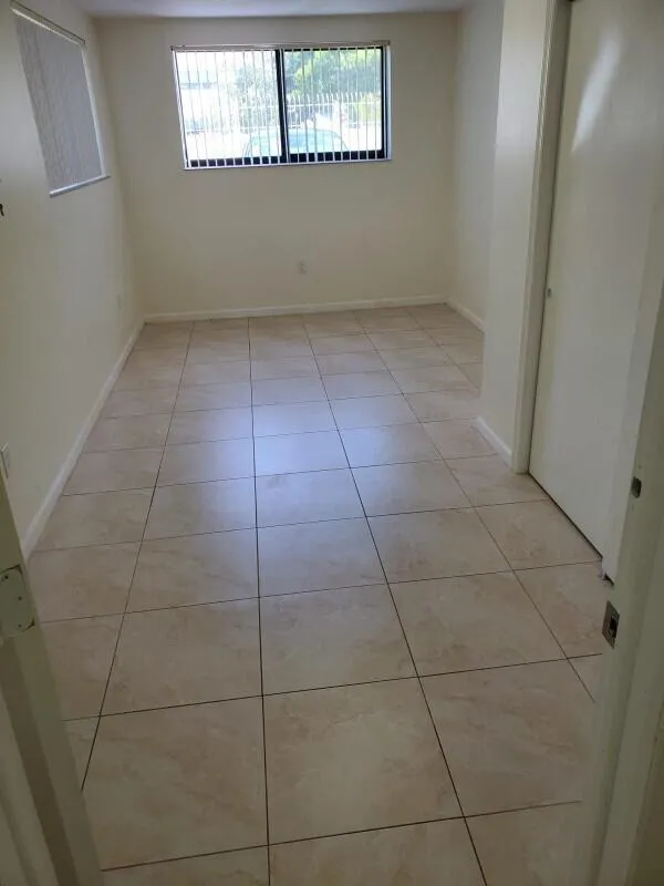 2460 NE 215th Street Miami, FL 33180