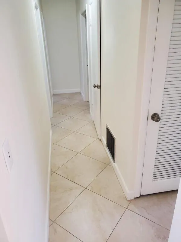 2460 NE 215th Street Miami, FL 33180