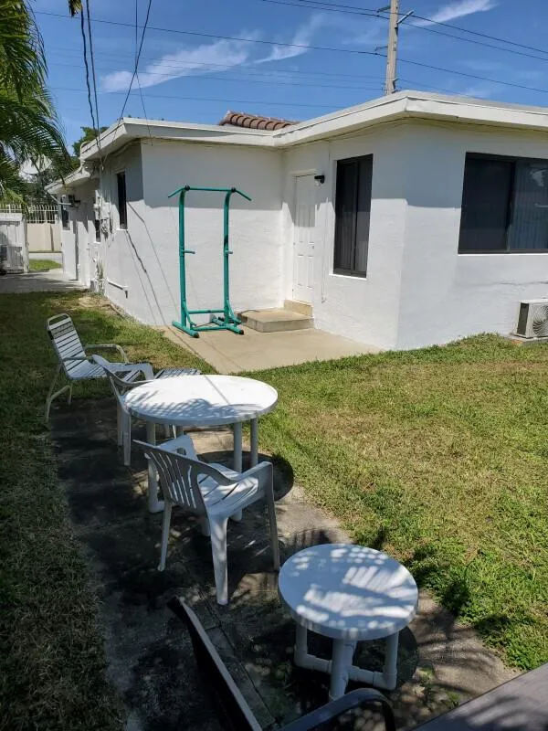 2460 NE 215th Street Miami, FL 33180