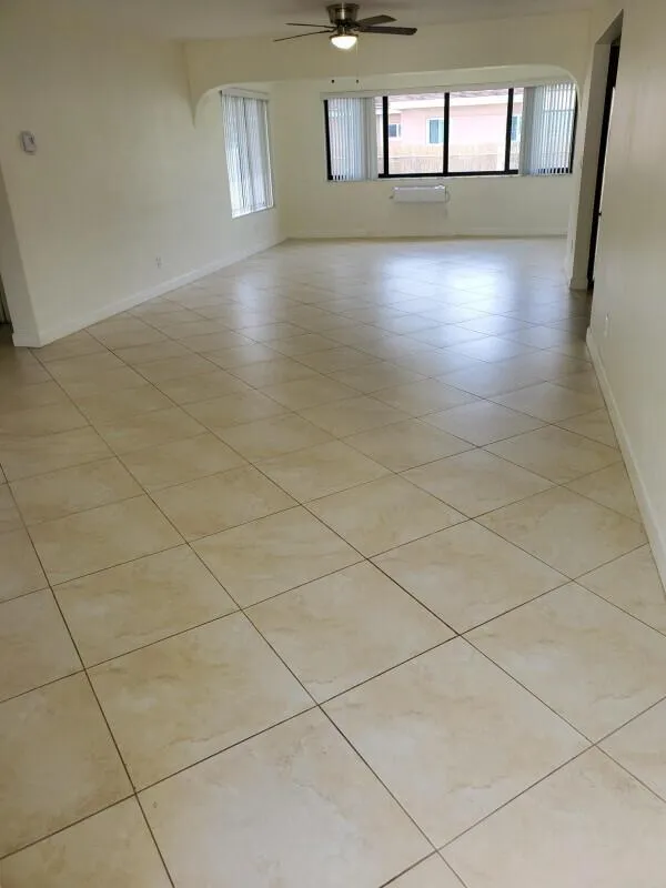 2460 NE 215th Street Miami, FL 33180