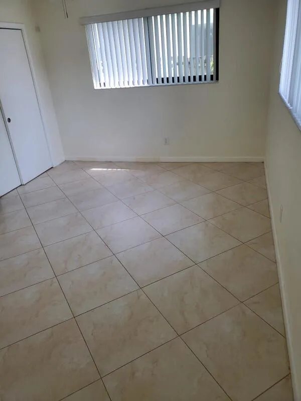 2460 NE 215th Street Miami, FL 33180