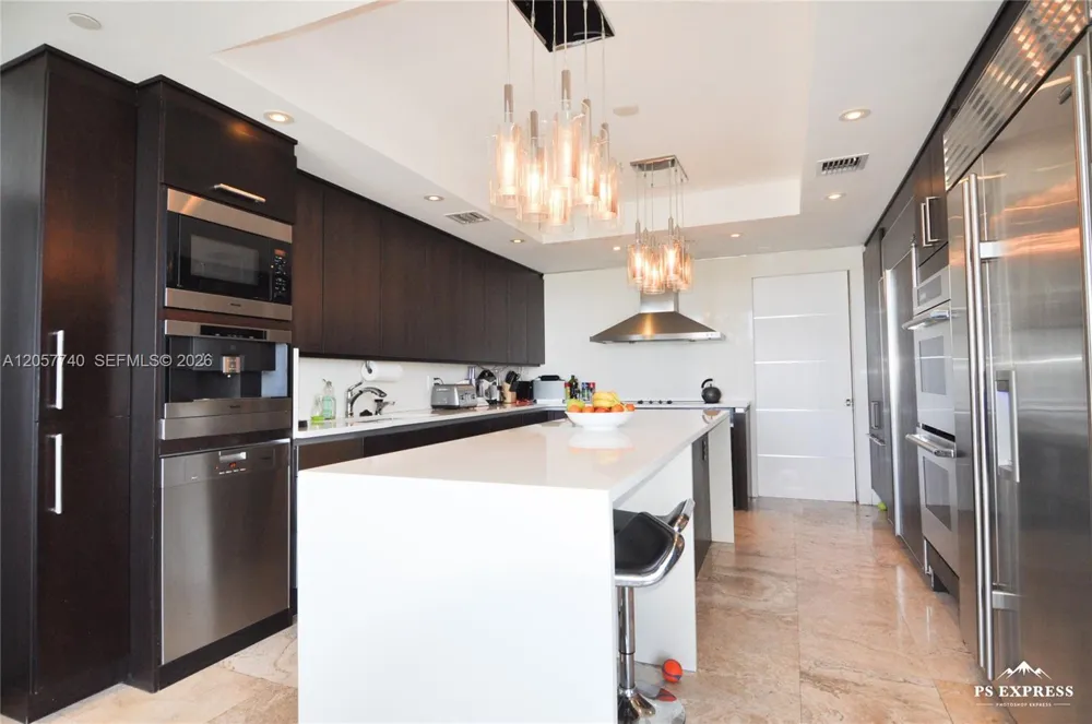 430 Grand Bay Dr #708 Key Biscayne, FL 33149