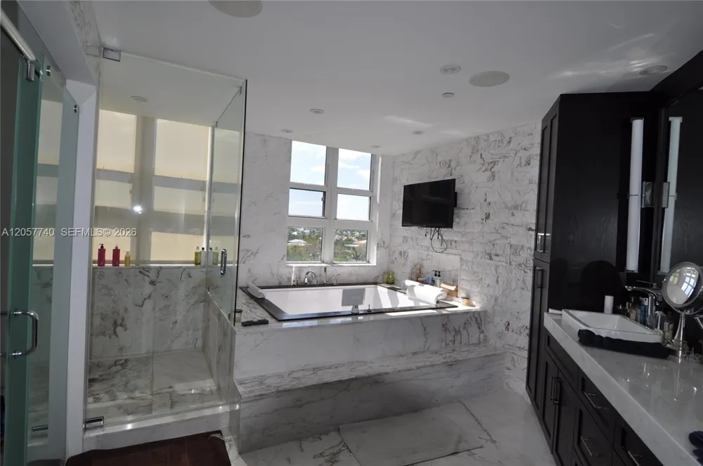 430 Grand Bay Dr #708 Key Biscayne, FL 33149