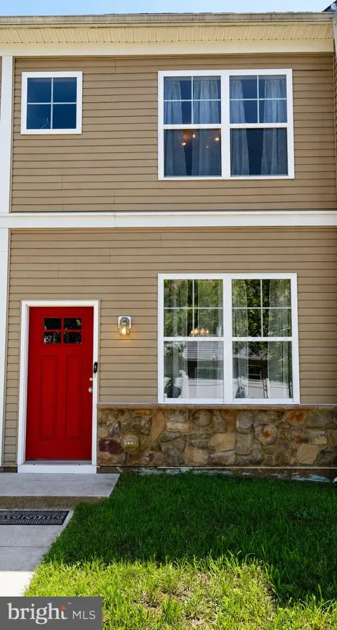21 ROWAND WAY E