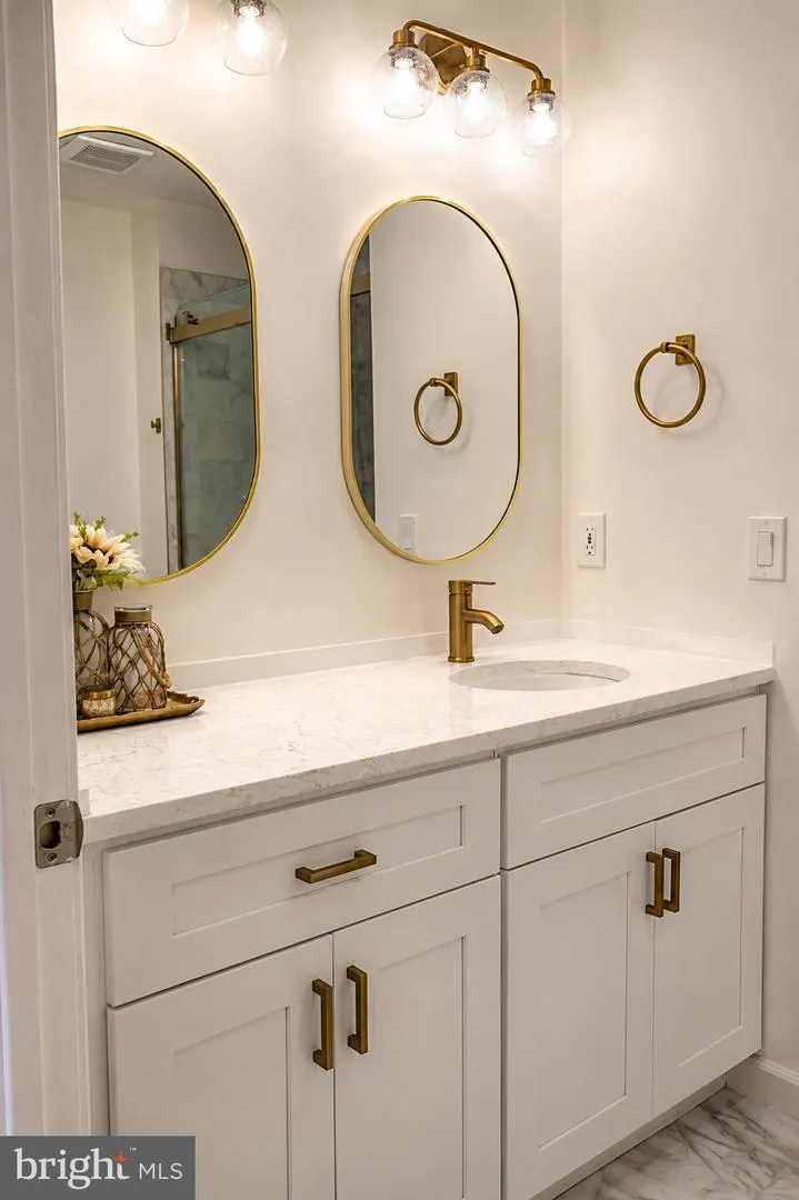 21 ROWAND WAY E Clementon, NJ 08021