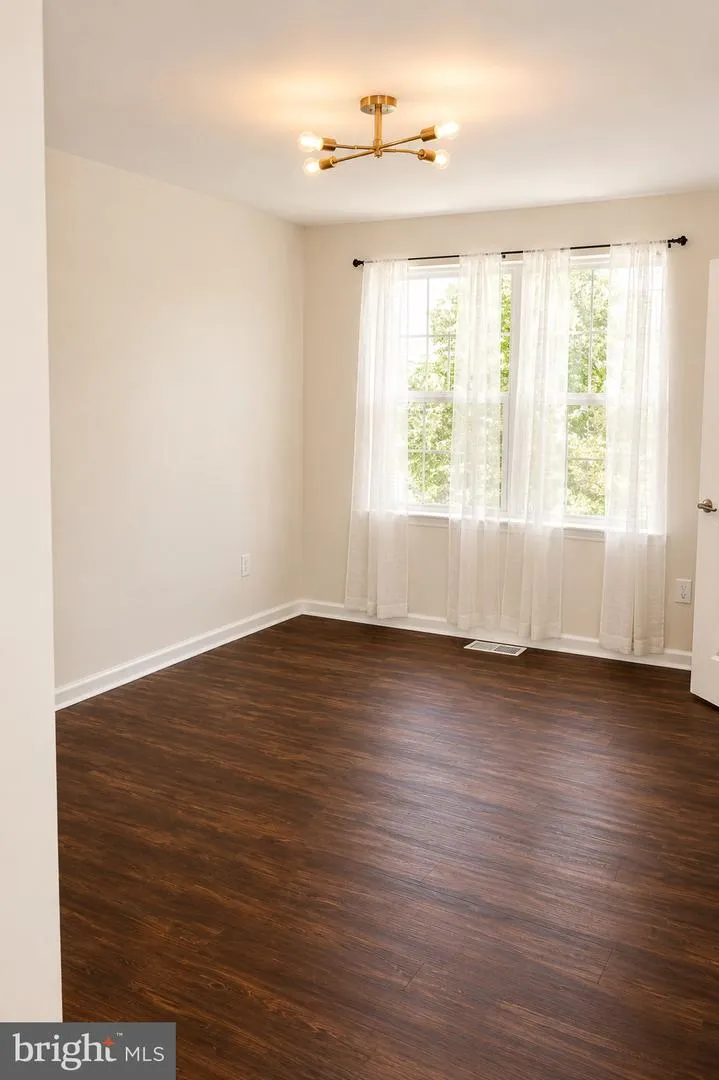 21 ROWAND WAY E Clementon, NJ 08021