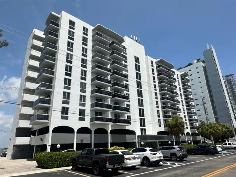7928 West Dr #504